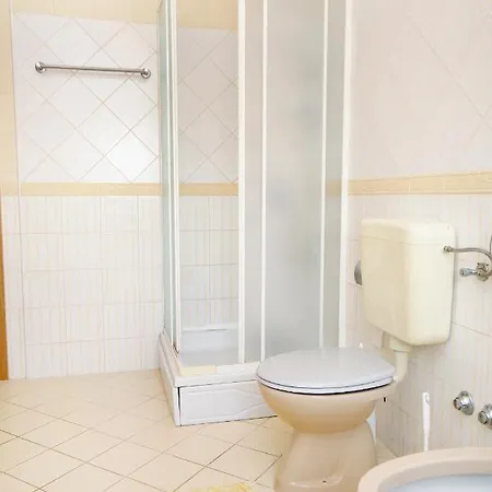 - Diklo 5880d Apartman