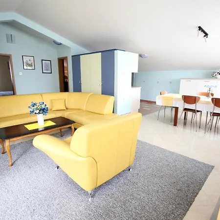 - Diklo 5880d Apartman