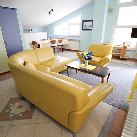 - Diklo 5880d Apartman Zára